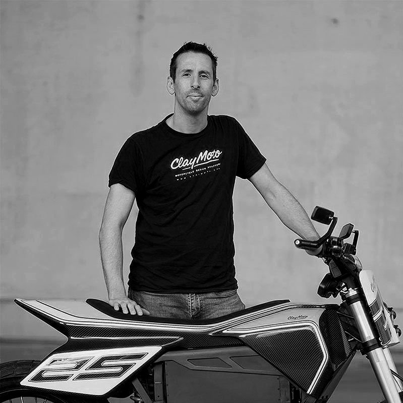 Nick Graveley, founder of Sculpt 3D, modelling in a VR headset